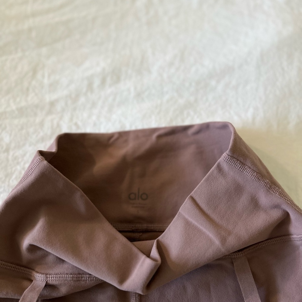 Alo Yoga Limited Edition Leggings NWOT - Picture 5 of 6